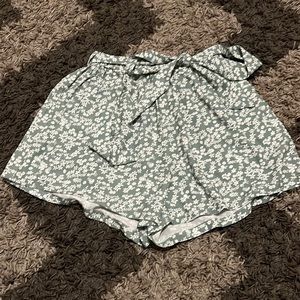 Green with flowers short